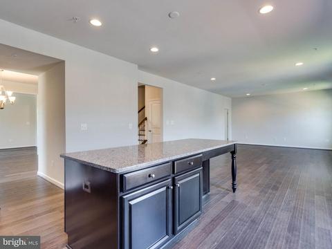 17529 Spring Cress Dr, Dumfries, VA 22026 photo 8
