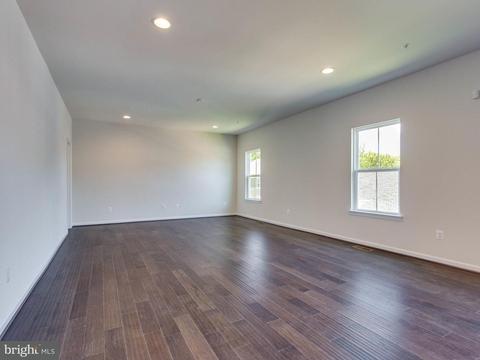 17529 Spring Cress Dr, Dumfries, VA 22026 photo 4