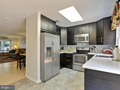 8428 Springfield Oaks Dr, Springfield, VA 22153 photo 8