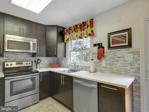 8428 Springfield Oaks Dr, Springfield, VA 22153 photo 9