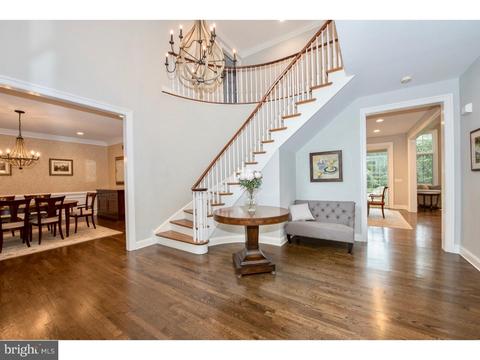 597 Longchamps Dr, Devon, PA 19333 photo 2