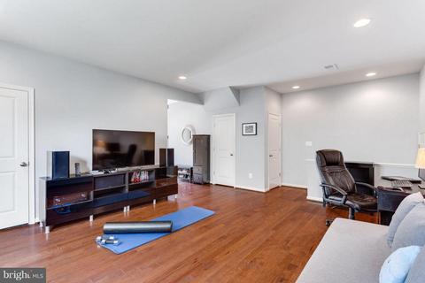 42270 Rhett Dr, Ashburn, VA 20148 photo 8