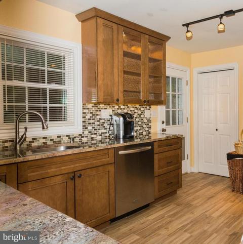 7617 Huron Dr, Gainesville, VA 20155 photo 6