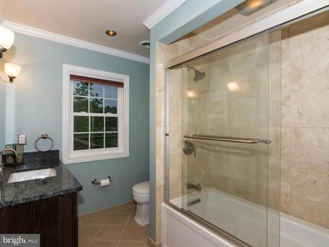 7617 Huron Dr, Gainesville, VA 20155 photo 9