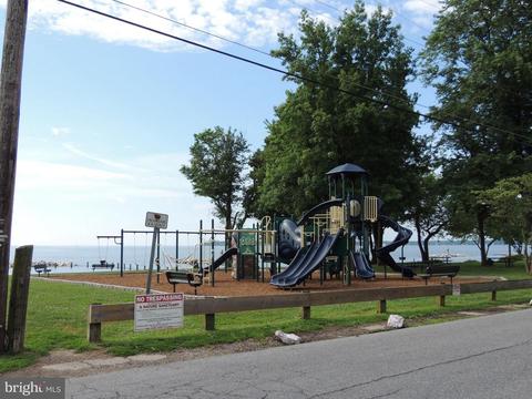 201 Lakeview Ave, Edgewater, MD 21037 photo 2
