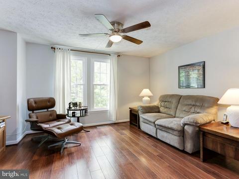 1930 Sagewood Ln, Reston, VA 20191 photo 2