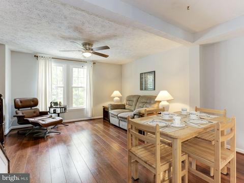 1930 Sagewood Ln, Reston, VA 20191 photo 3