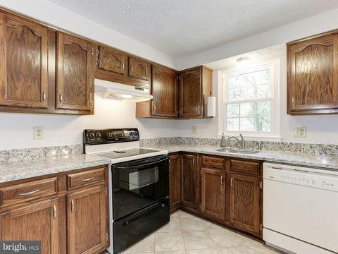 1930 Sagewood Ln, Reston, VA 20191 photo 6