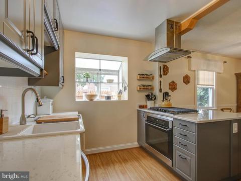 215 Normandy Dr, Silver Spring, MD 20901 photo 7