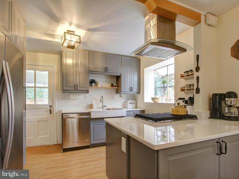 215 Normandy Dr, Silver Spring, MD 20901 photo 6