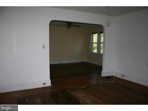 52 E Henry St, Palmyra, NJ 08065 photo 4