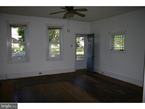 52 E Henry St, Palmyra, NJ 08065 photo 3