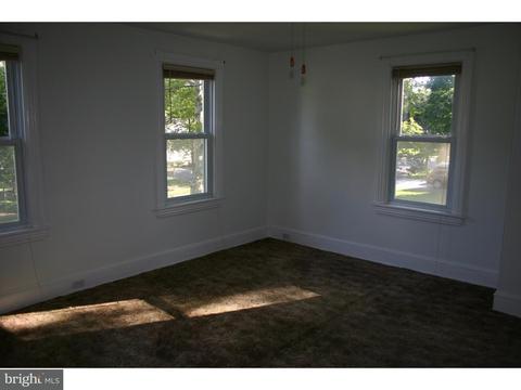 52 E Henry St, Palmyra, NJ 08065 photo 9