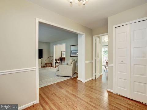 8708 Etta Dr, Springfield, VA 22152 photo 3