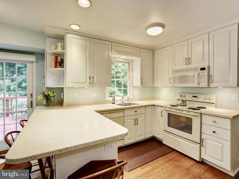 8708 Etta Dr, Springfield, VA 22152 photo 9