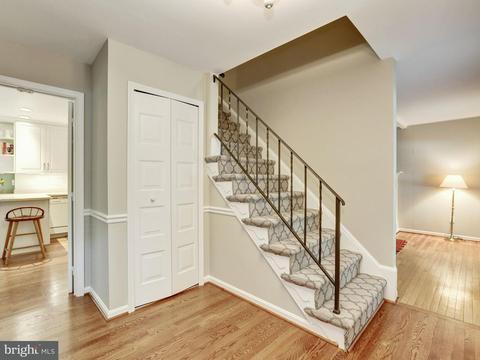 8708 Etta Dr, Springfield, VA 22152 photo 2