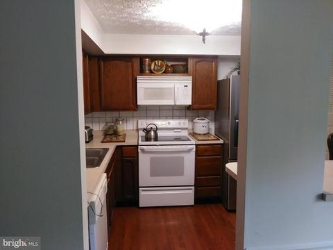 10502 Saddlebrook Ct, Laurel, MD 20723 photo 4