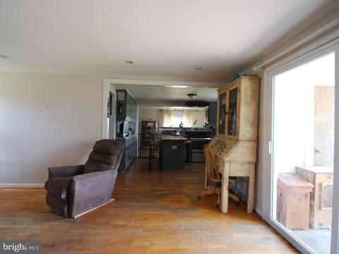 10775 Cliff Mills Rd, Marshall, VA 20115 photo 3