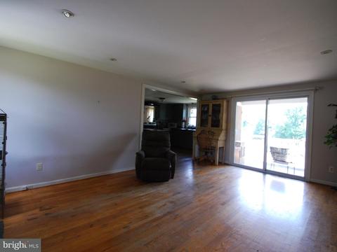 10775 Cliff Mills Rd, Marshall, VA 20115 photo 2
