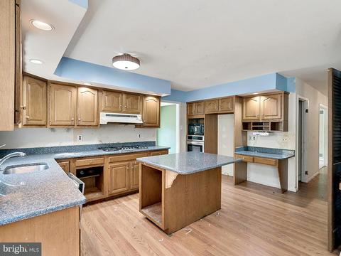 7016 Ben Franklin Rd, Springfield, VA 22150 photo 4