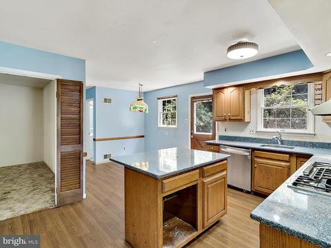 7016 Ben Franklin Rd, Springfield, VA 22150 photo 5