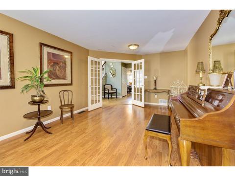82 Watson Dr, Mount Laurel, NJ 08054 photo 4