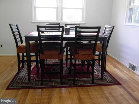 7601 Gresham St, Springfield, VA 22151 photo 3