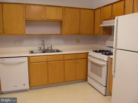 7601 Gresham St, Springfield, VA 22151 photo 4