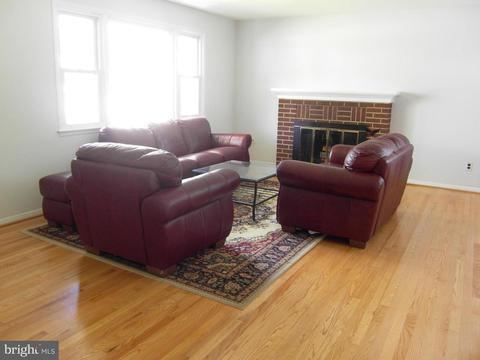 7601 Gresham St, Springfield, VA 22151 photo 2