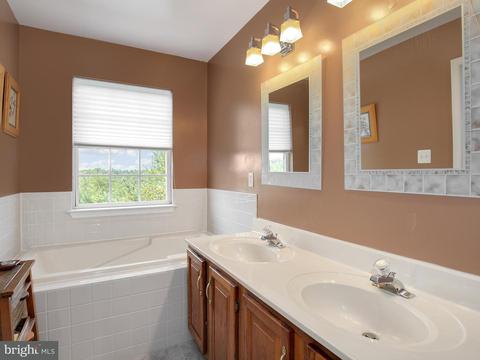8852 Briarcliff Ln, Frederick, MD 21701 photo 17