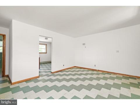 585 Klockner Rd, Hamilton, NJ 08619 photo 13