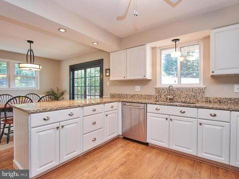 7903 Foote Ln, Springfield, VA 22151 photo 9