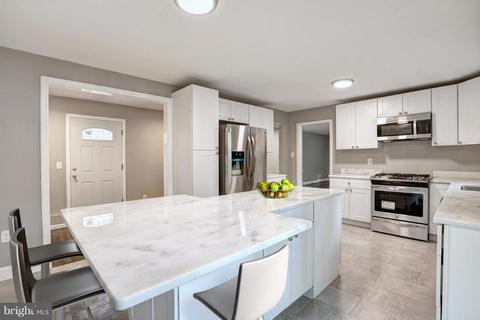 8803 Trafalgar Ct, Springfield, VA 22151 photo 2
