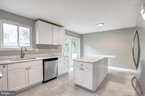 8803 Trafalgar Ct, Springfield, VA 22151 photo 5
