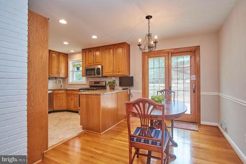 7414 Long Pine Dr, Springfield, VA 22151 photo 4