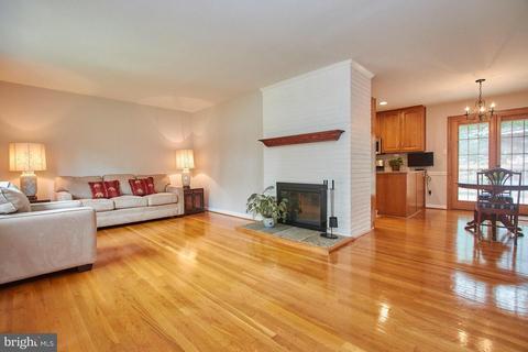 7414 Long Pine Dr, Springfield, VA 22151 photo 3