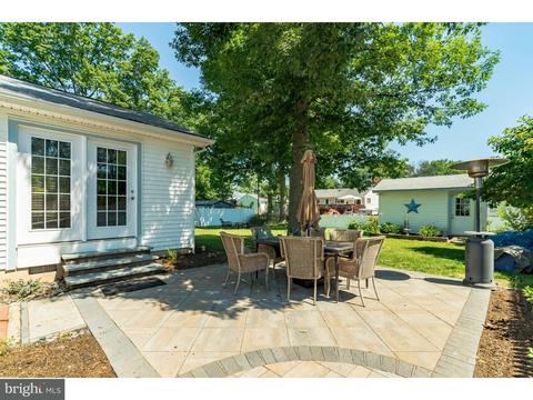 445 Maple St, Warminster, PA 18974 photo 1
