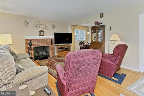 7303 Inzer St, Springfield, VA 22151 photo 3