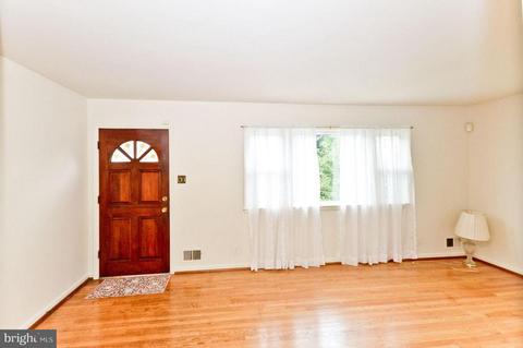 9126 Kinzer St, Lanham, MD 20706 photo 4