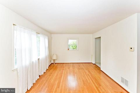 9126 Kinzer St, Lanham, MD 20706 photo 5