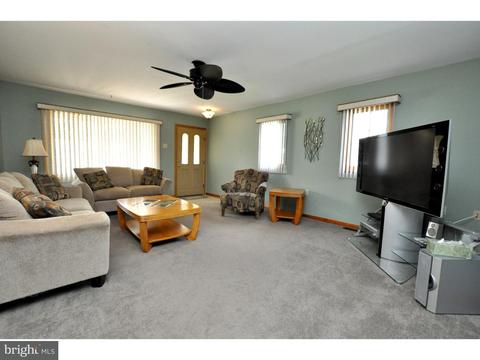 633 Monroe St, Riverside, NJ 08075 photo 4