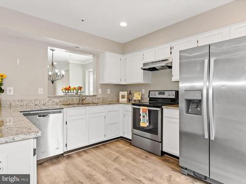 9370 Breamore Ct, Laurel, MD 20723 photo 10
