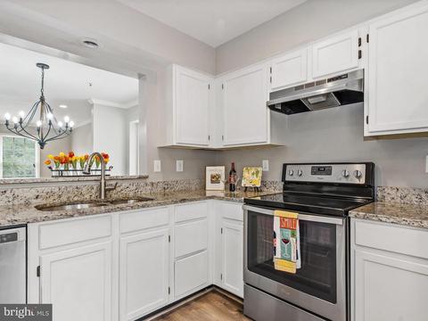 9370 Breamore Ct, Laurel, MD 20723 photo 12