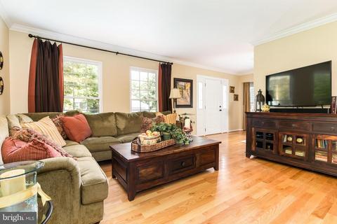 7715 Cervantes Ln, Springfield, VA 22153 photo 10