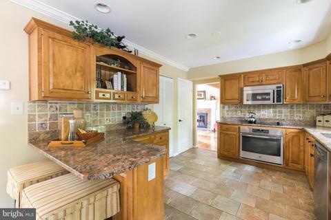 7715 Cervantes Ln, Springfield, VA 22153 photo 4