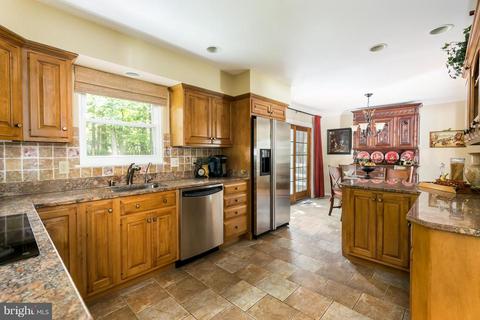 7715 Cervantes Ln, Springfield, VA 22153 photo 7