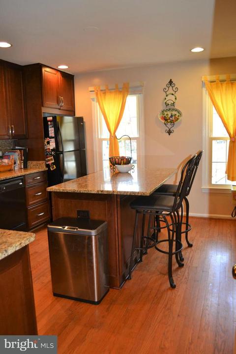 7726 Shootingstar Dr, Springfield, VA 22152 photo 4