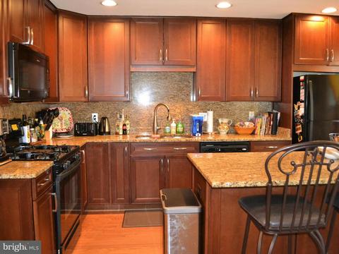 7726 Shootingstar Dr, Springfield, VA 22152 photo 3