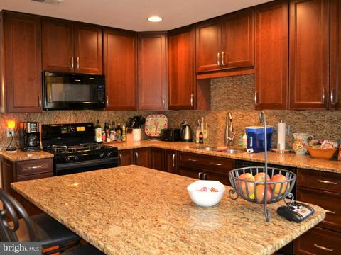 7726 Shootingstar Dr, Springfield, VA 22152 photo 2