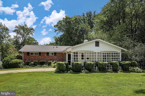 8903 Cromwell Dr, Springfield, VA 22151 photo 2